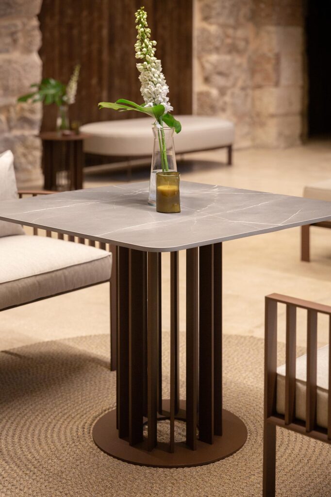 Mesa alta cuadrada 90